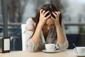 crying-cafe-negative-people-only-in-japonia-cafenele-unde-oamenii-intra-ca-sa-planga-si-sa-se-descarce-de-stres-si-anxietate-si-nimeni-nu-i-judeca