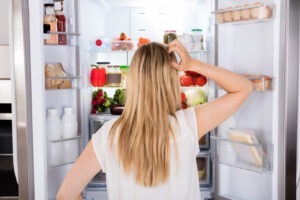 Cum să-ți aprovizionezi frigiderul pentru a găti rapid
