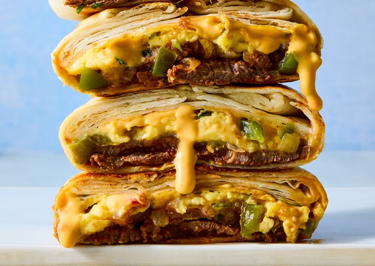 Crunchwrap cu vită și ou pentru mic dejun cu iz mexican