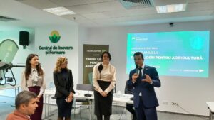 Directorul Clubului Fermierilor Români alături de trei dintre absolventele „Tineri lideri pentru agricultură”
