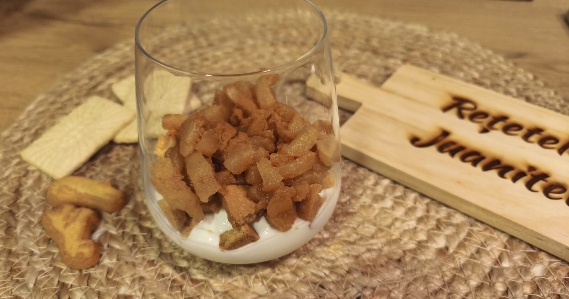 desert la pahar cu mere