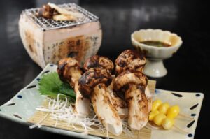 ciuperci matsutake vândute in japonia la licitatie pe o suma de aproape 5000 de euro