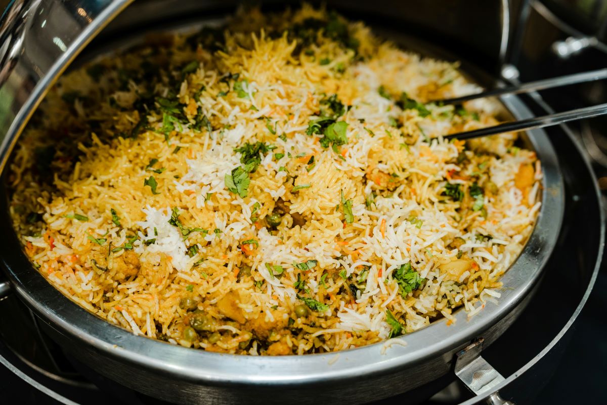 ce-este-si-cum-se-prepara-orezul-biryani-un-preparat-de-origini-persane-ajuns-in-toate-colturile-lumii