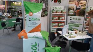 Aviputna transformă dejecțiile în îngrășăminte valoroase