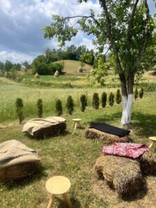 Punctul gastronomic local „Ca la mama acasă” din Hunedoara este extinderea unei case de vacanță, din dorința de a împărtăși cu ceilalți un mod de viață