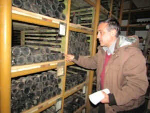 Sergiu Gorjan în vinoteca SCDVV Drăgășani