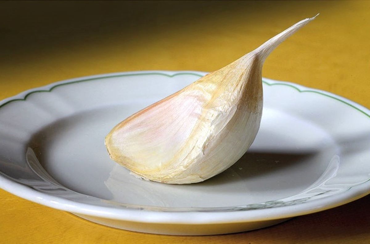 o varietate de usturoi gigantic si mult mai dulce, cu o aroma mult mai delicata decat cel obisnuit