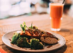 Alimentele bogate în antioxidanți pot întârzia menopauza