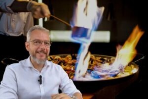 bucatari romani paella de la sarmale la tapas