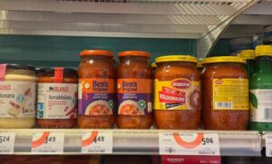 produse-care-le-imita-pe-cele-italiene-supermarket-sediu-Parlamentul-European-Lollobrigida