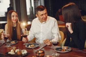 Ce-comandă-românii-la-restaurant