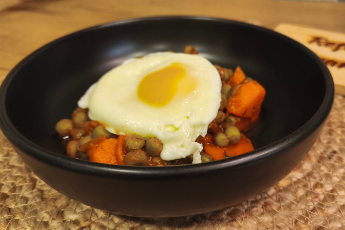 cum faci un ou posat la microunde