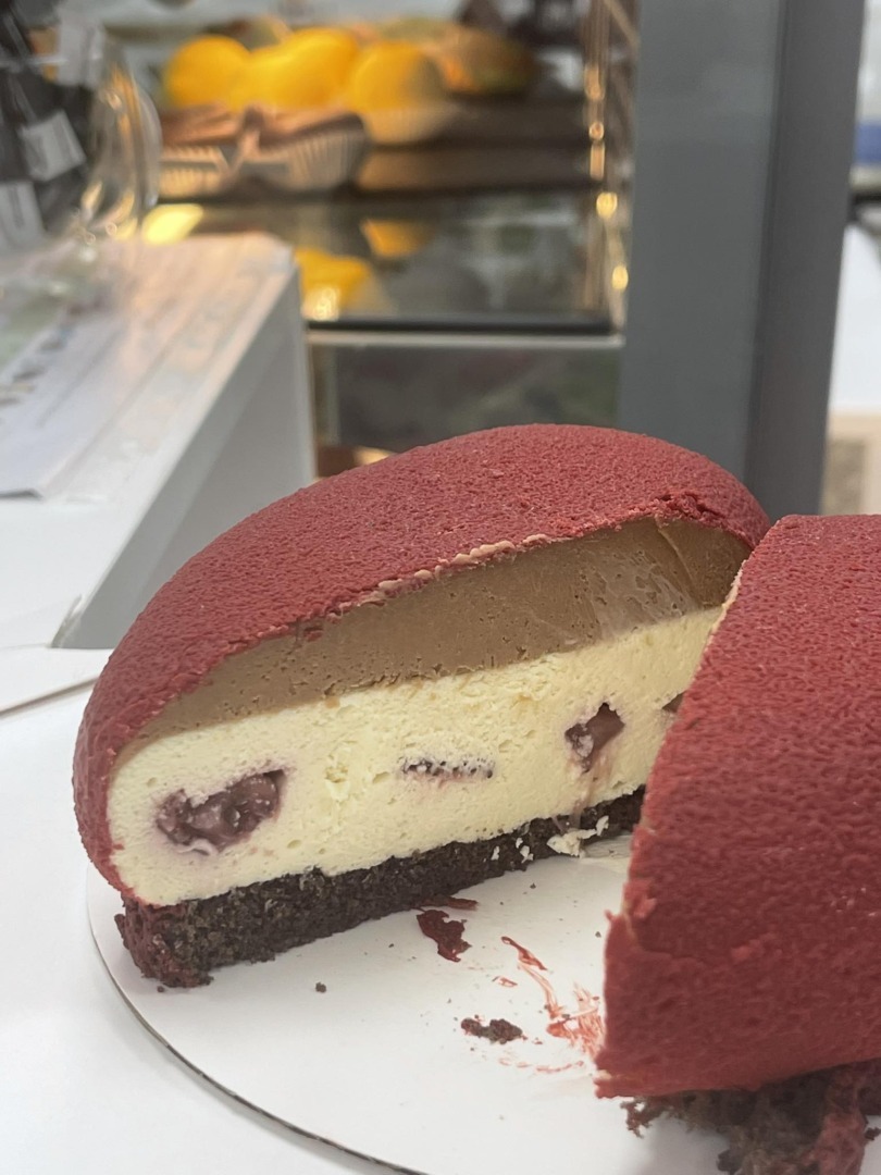 prajitura-cofetarie-cafenea-uk-romani-tiktok