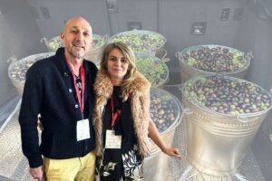 Alina și Eugen sunt probabil primii români care produc ulei de măsline în Italia