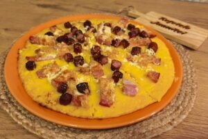 retetele-juanitei-pizza-cu-blat-de-mamaliga