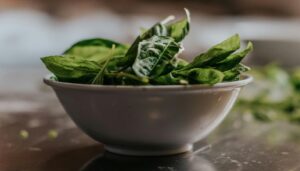 Un cardiolog recomandă legumele verzi cu frunze pentru a proteja inima