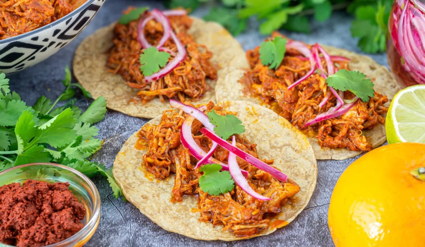 tacos-cu-carne-de-porc-pibil