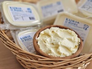 Kajmak iz mjesine, brânză de burduf bosniacă