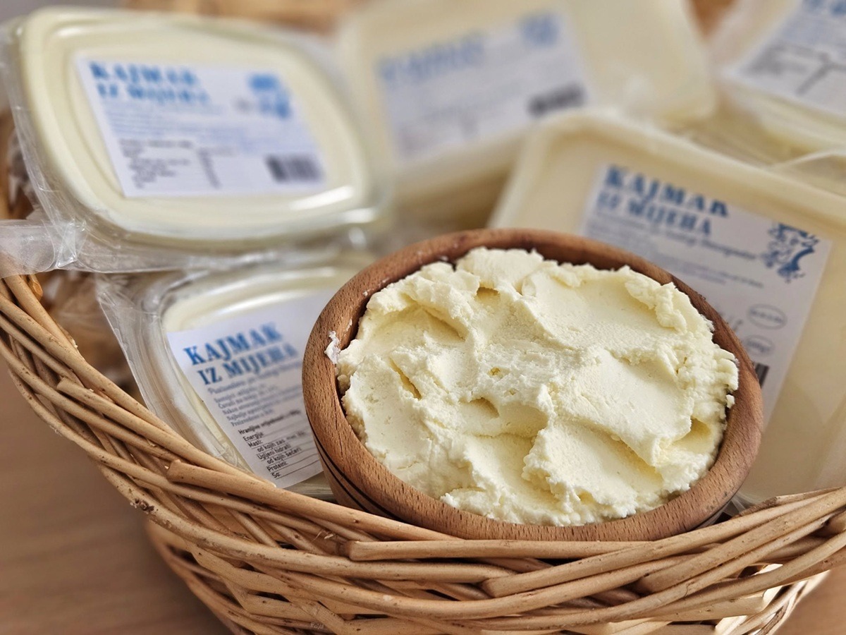 Kajmak iz mjesine, brânză de burduf bosniacă