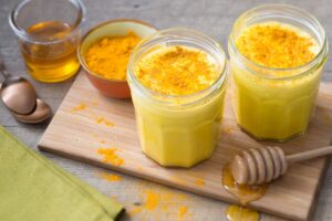 golden milk bautura antiinflamatoare