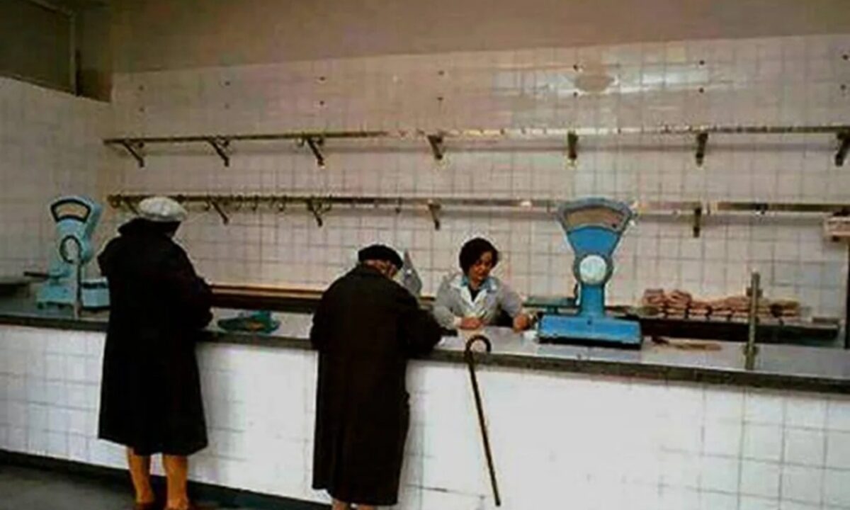 Magazinele erau goale