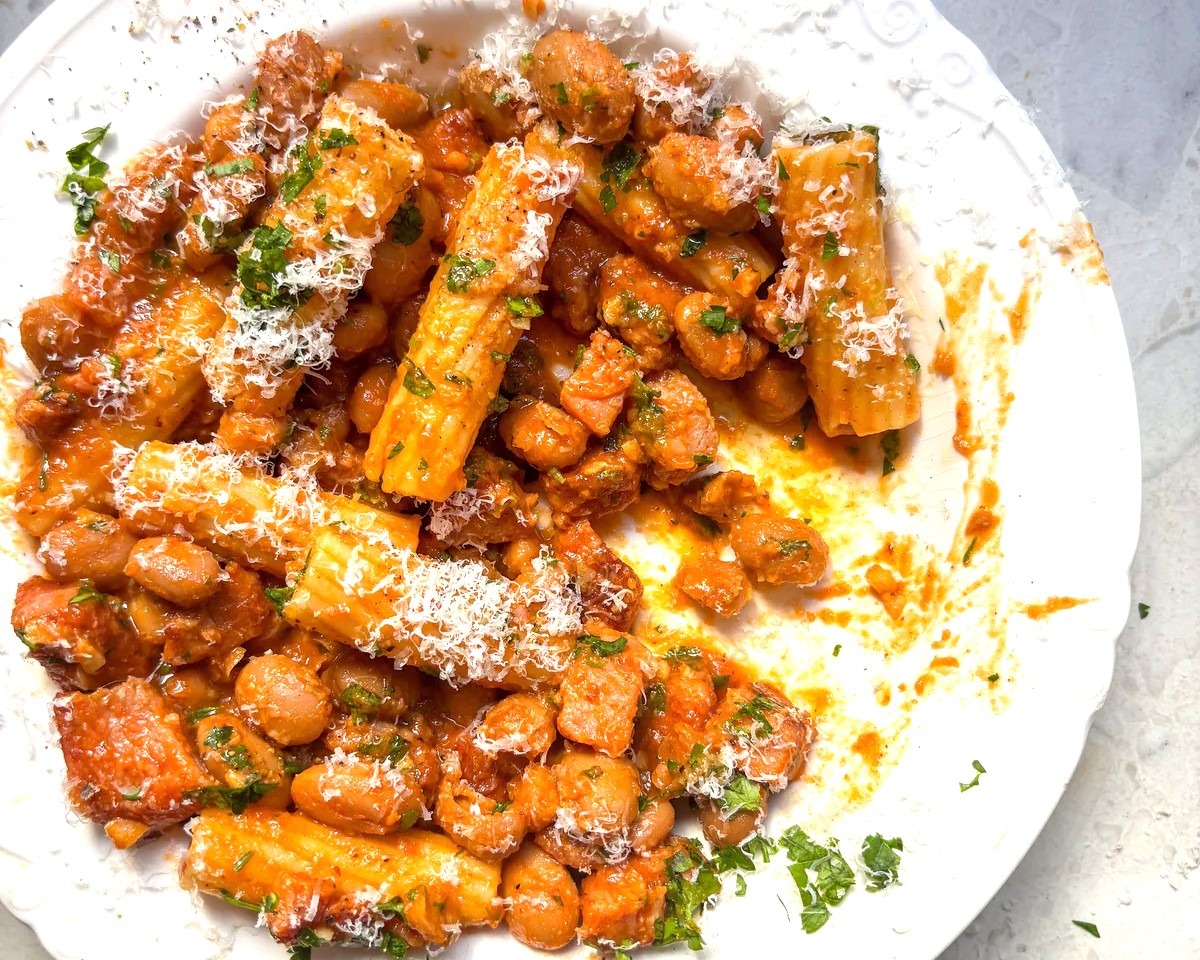 paste-fasole-ou-sos-de-rosii-stil-carbonara