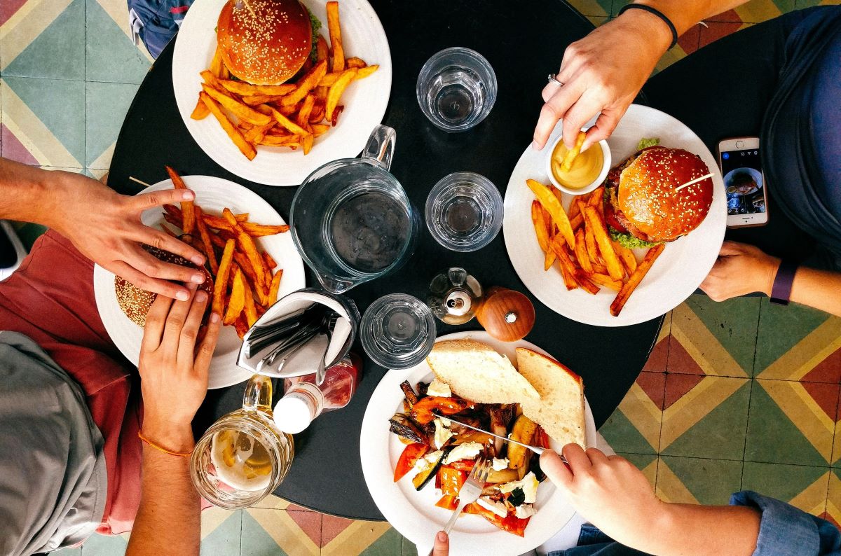 cat-cheltuie-anual-italienii-care-mananca-la-pranz-in-oras