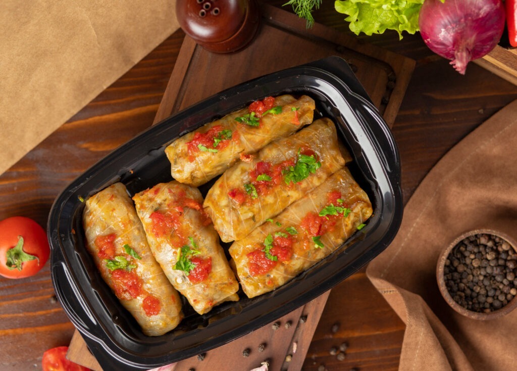 sarbii-anul-nou-calendarul-iulian-banat-pahare-sarmale-purcel-la-protap