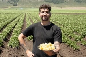 profesorul-care-a-devenit-viral-gatind-cartofii-in-100-de-moduri-diferite