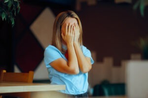 concediere-personal-angajati-dreamstime