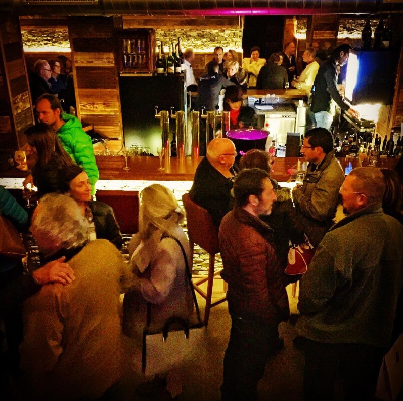 foto-interior-bar-explozie-elveția-alpi-Constellation-Crans-Montana