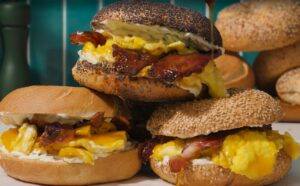 Mic dejun dulce-picant