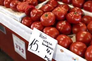 rosii-romanesti-piata-obor-tomate-romania-mediafax-foto