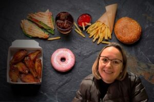 video-de-ce-viata-de-azi-nu-ne-ajuta-sa-slabim-si-sa-avem-o-dieta-sanatoasa-suzana-gras-psihoterapeut-este-o-intersectie-intre-factorii-de-mediu-si-cei-personali-folosim-mancarea-si-televizorul