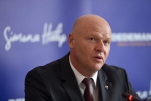 Dragos-Paval-director-si-actionar-principal-al-companiei-Dedeman