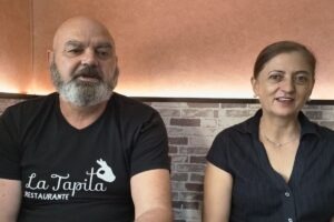 video-de-la-sarmale-la-tapas-mancare-spaniola-romaneasca-si-pizza-in-acelasi-restaurant-familia-musca-alicante