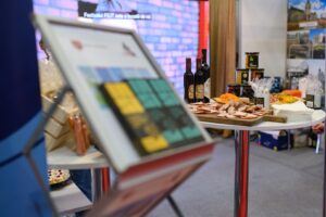 mai-multi-producatori-locali-din-judetul-iasi-participa-la-targului-de-turism-al-romaniei