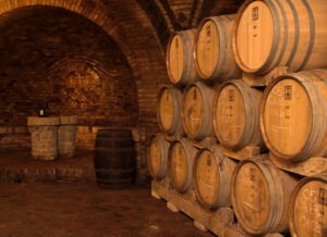 pivnita-beci-crama-butoaie-vin