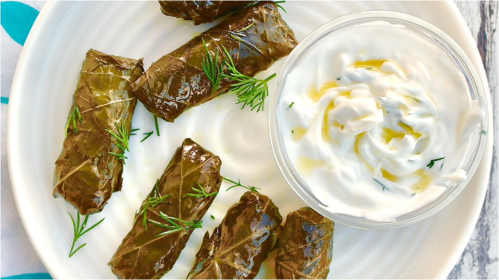 dolmades-sarmalele-grecesti-in-foi-de-vita-umplute-cu-orez-sau-carne
